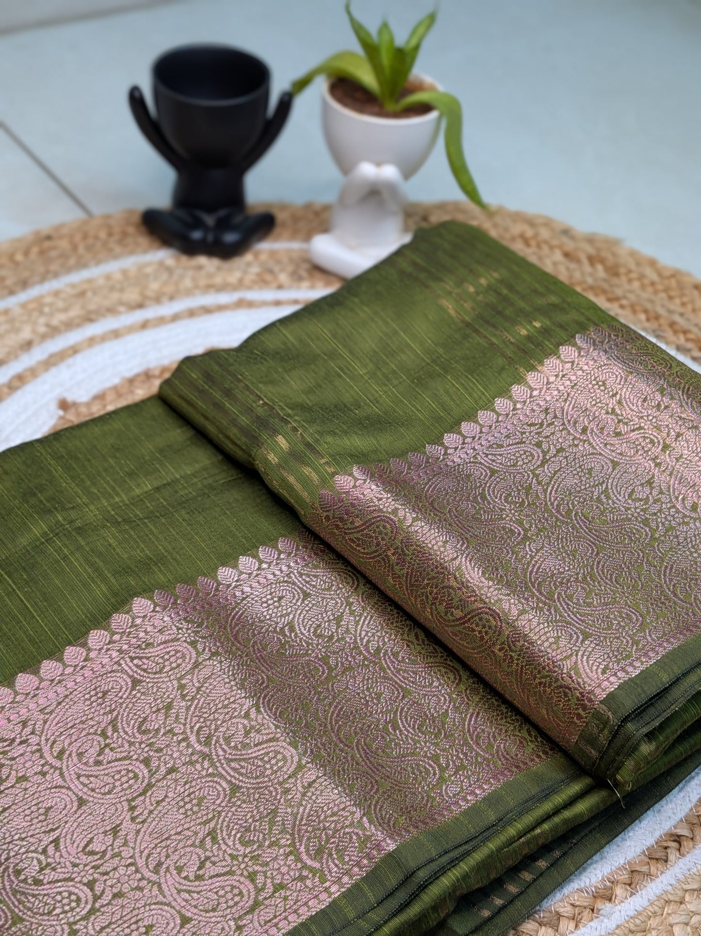 Svarna – Semi Banarasi Saree with Golden Zari Elegance